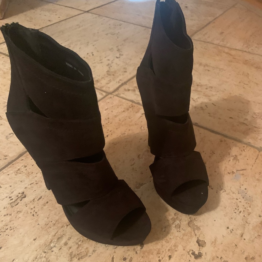 Heel boots